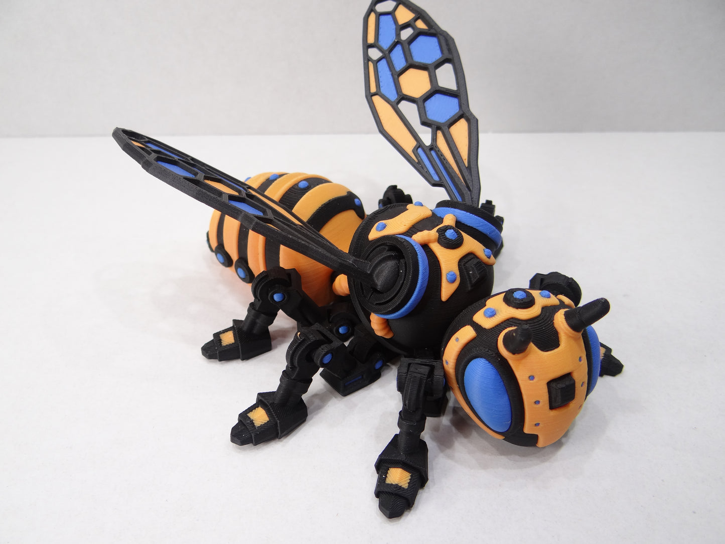 3D Printed Articulating Cyber Bee – Poseable Futuristic Insect Desk Decor