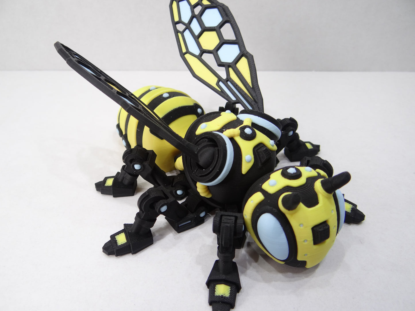 3D Printed Articulating Cyber Bee – Poseable Futuristic Insect Desk Decor