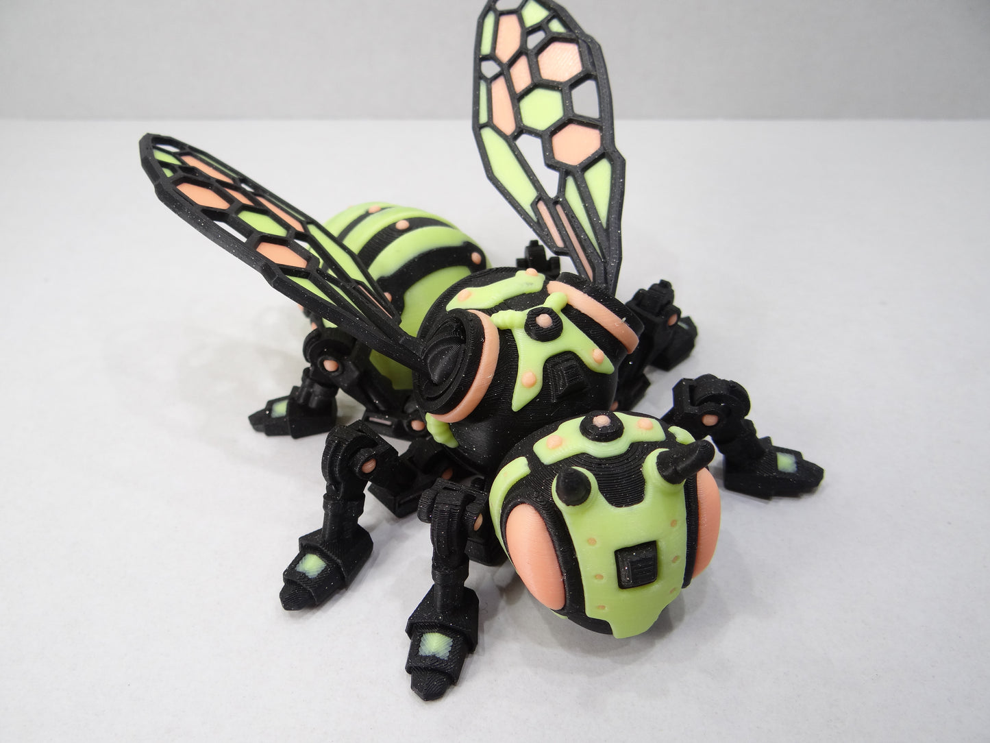 3D Printed Articulating Cyber Bee – Poseable Futuristic Insect Desk Decor
