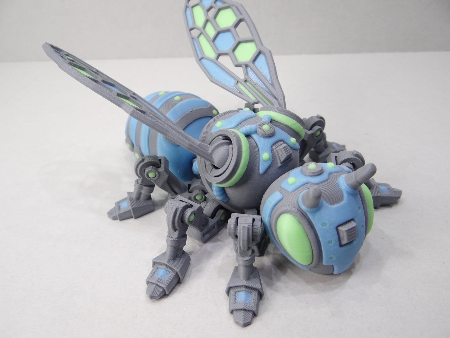 3D Printed Articulating Cyber Bee – Poseable Futuristic Insect Desk Decor