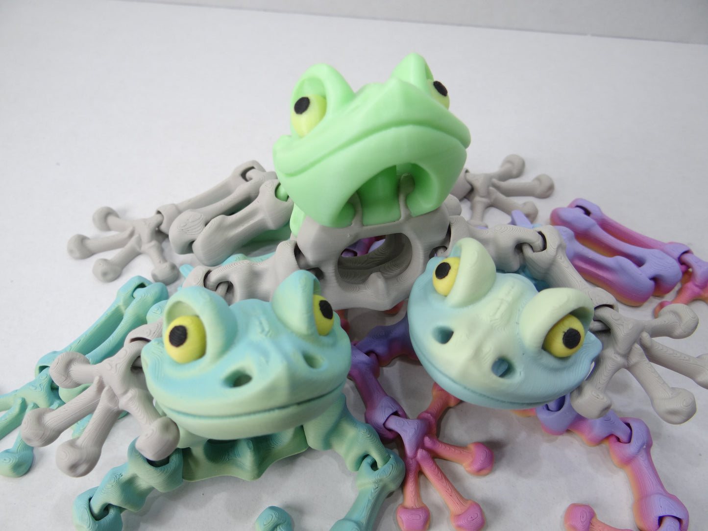 3D Printed Articulating Magnetic Skeleton Frogs – Spooky & Fun Decor