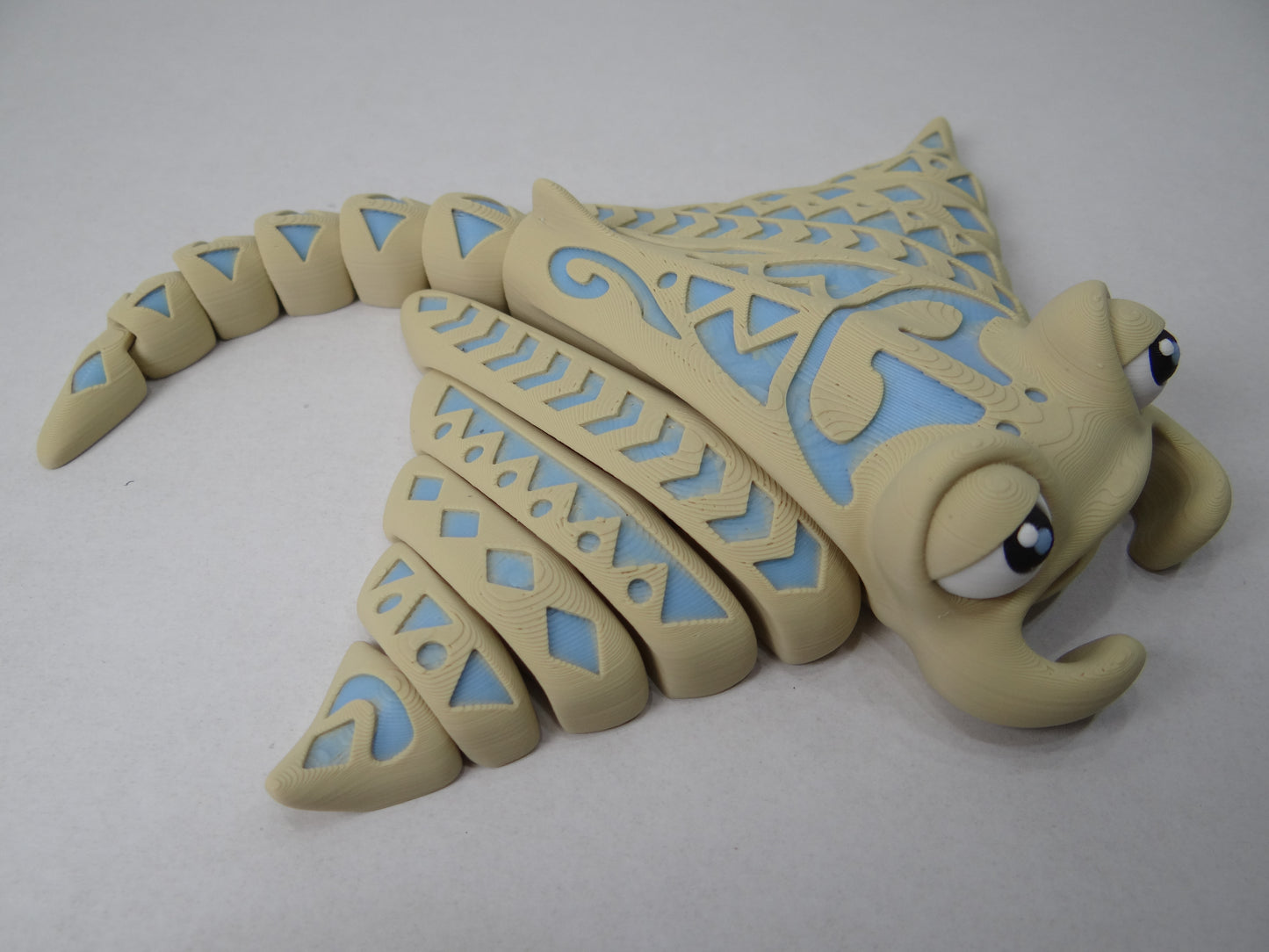 3D Printed Manta Ray – Tattooed Poseable Sea Animal – Ocean Lover Gift