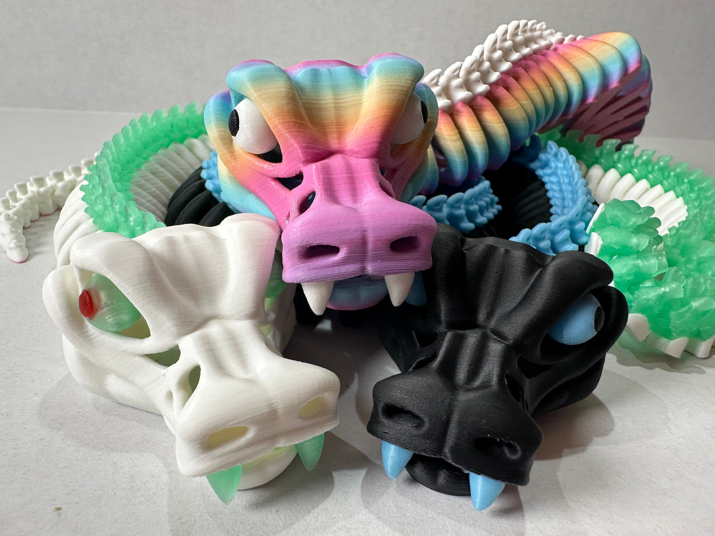 3D Printed Articulating Skeleton Snake – Poseable Serpent Model – Glow in Dark or Rainbow Gradient