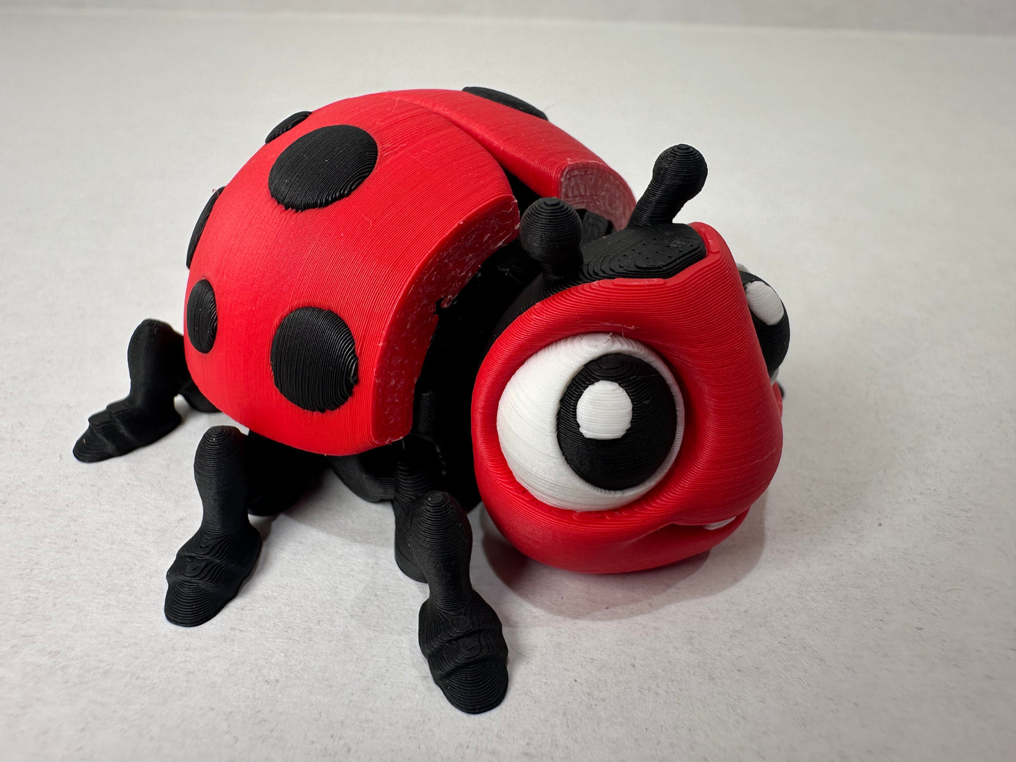 3D Printed Articulating Magnetic Ladybug – Colorful Fridge or Desk Decor