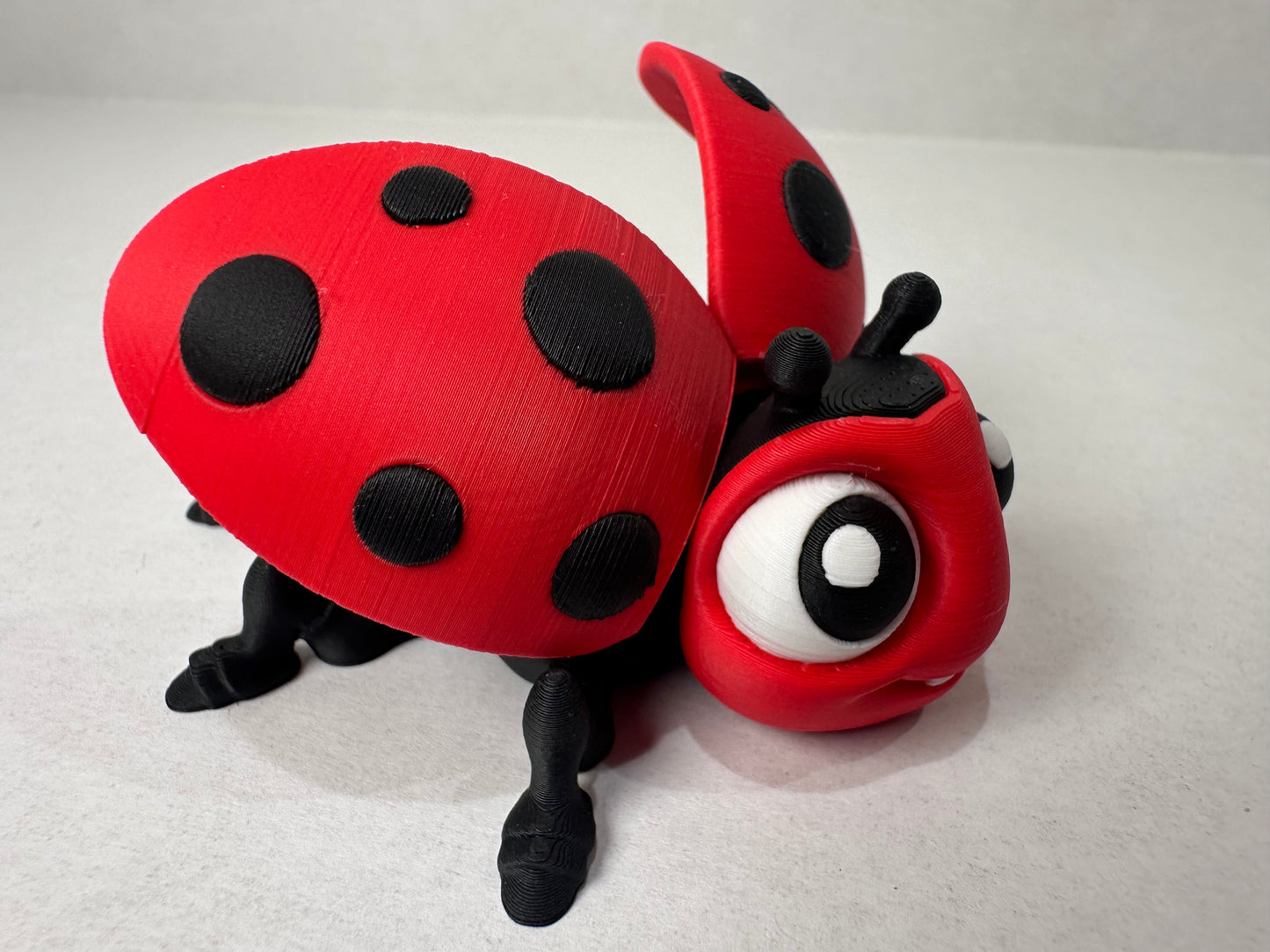 3D Printed Articulating Magnetic Ladybug – Colorful Fridge or Desk Decor