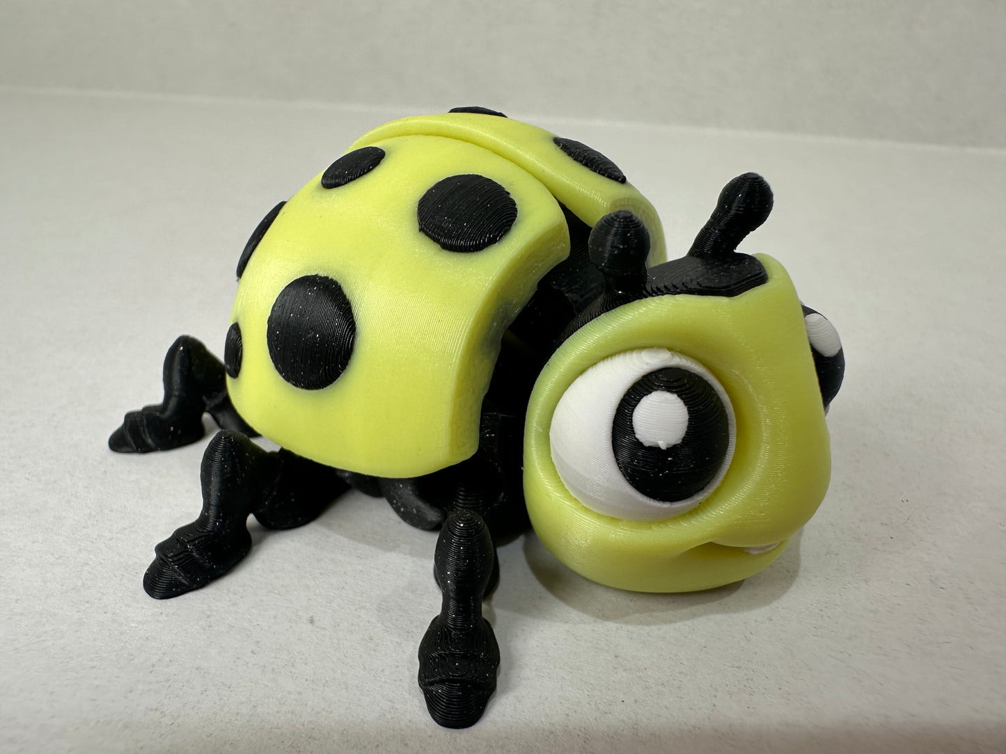 3D Printed Articulating Magnetic Ladybug – Colorful Fridge or Desk Decor