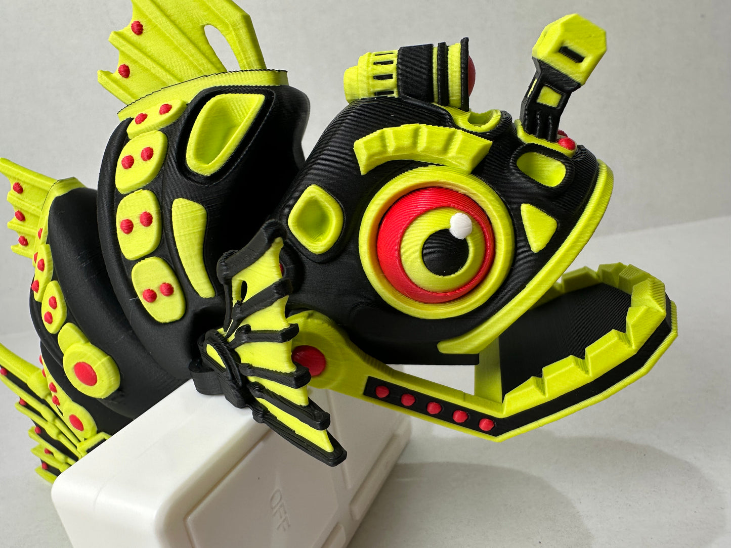 3D Printed Articulating Cyber Fish – Futuristic Display Piece or Gift