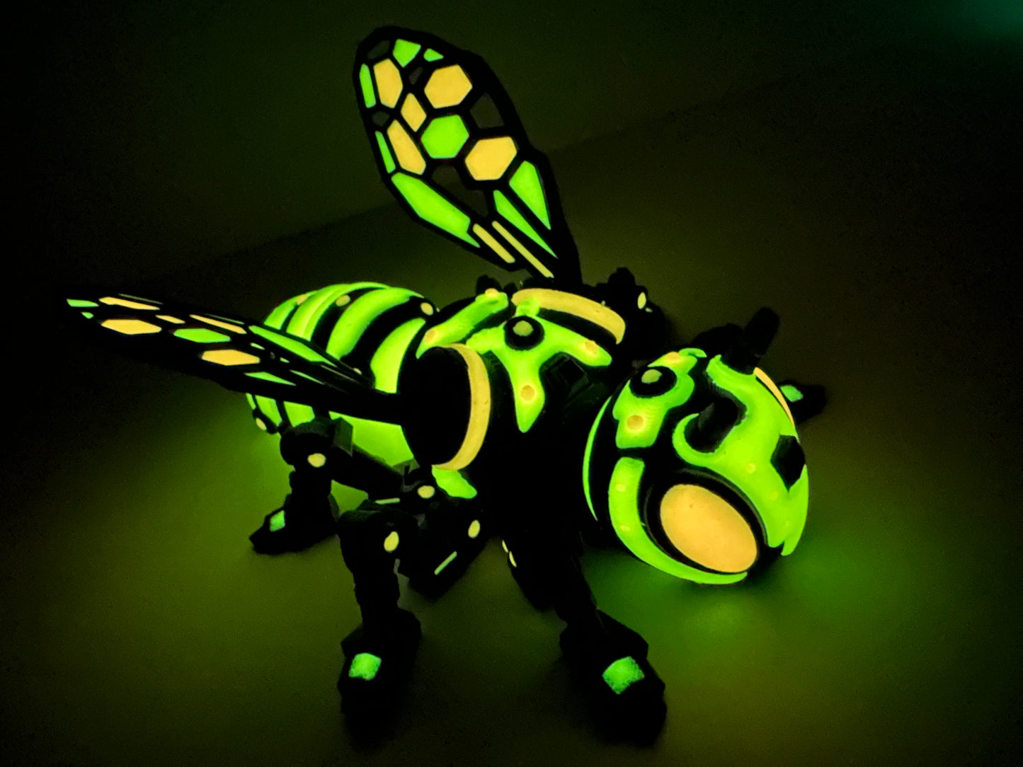 3D Printed Articulating Cyber Bee – Poseable Futuristic Insect Desk Decor