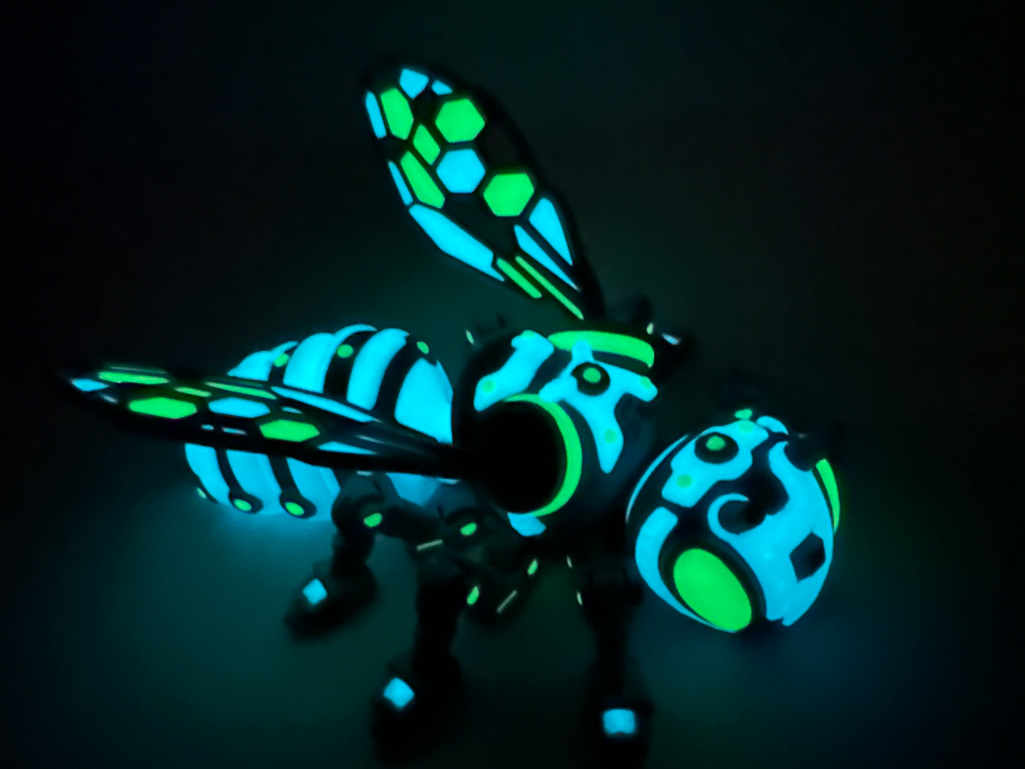 3D Printed Articulating Cyber Bee – Poseable Futuristic Insect Desk Decor